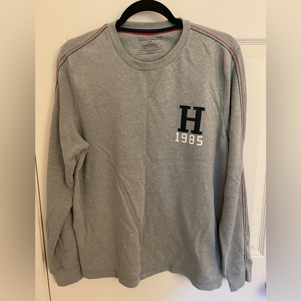 Tommy Hilfiger long sleeve. Medium. Perfect condition. Grey